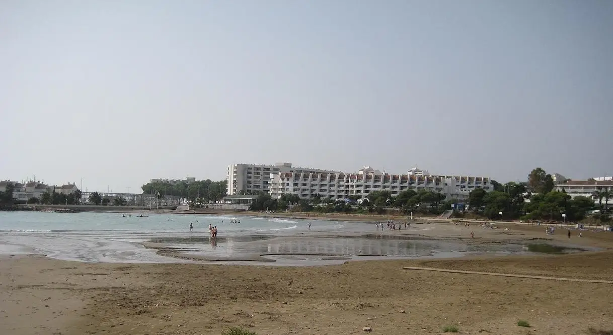 Strand Les Fonts (Las Fuentes), der nächstgelegene Ortsstrand zu den Ferienwohnungen Marcomar