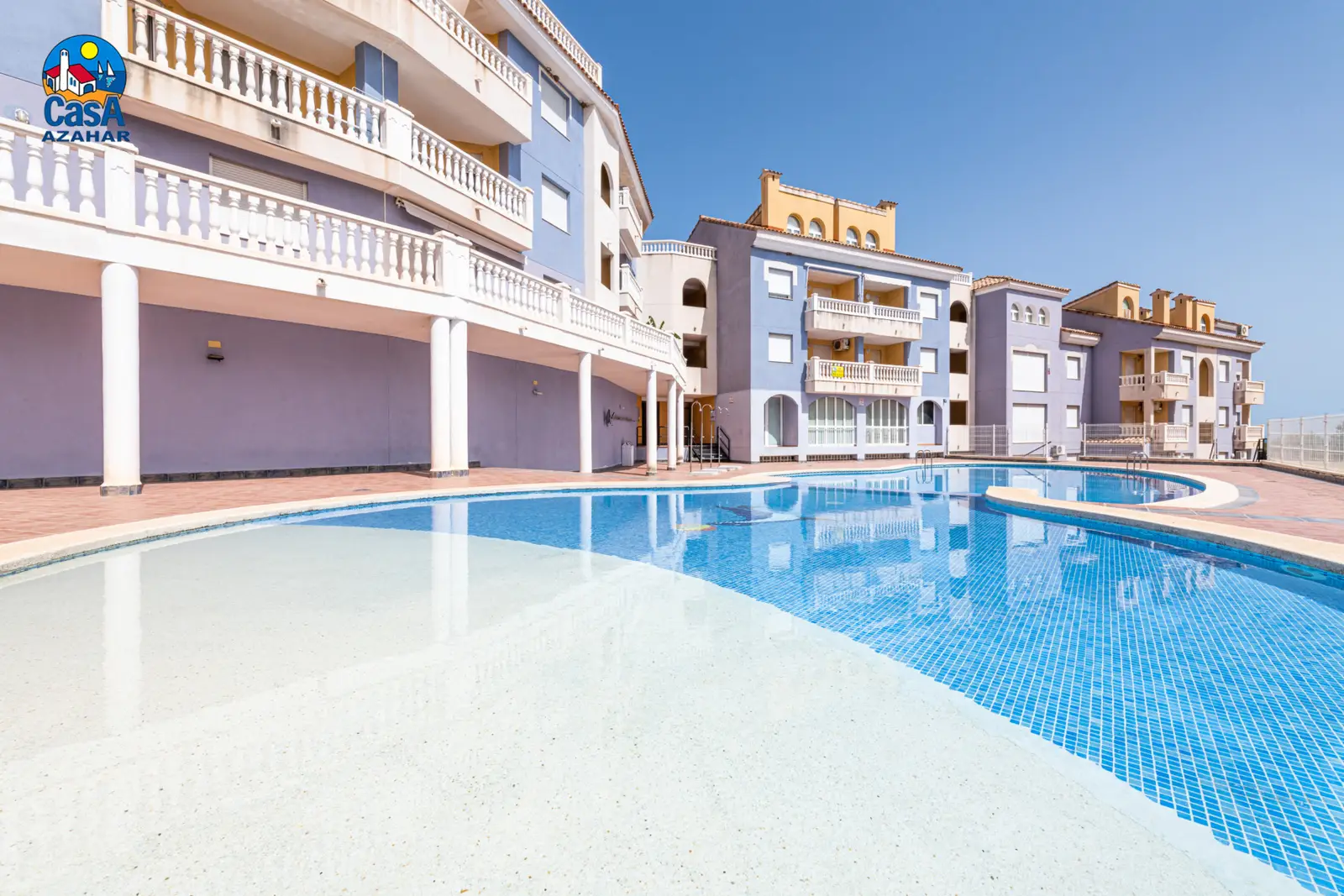Kinderbecken und Erwachsenenpool der Ferienwohnungen Marcomar, ideal für Alcossebre mit Kindern
